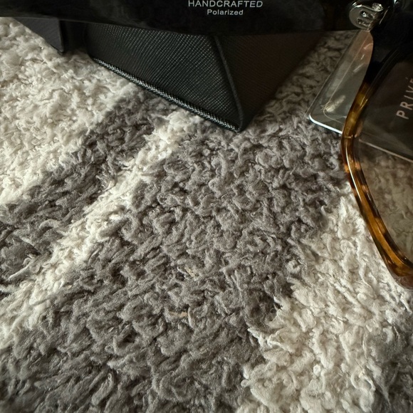 NEW IN BOX PRIVE REVAUX “THE CLASSIC “POLARIZED SUNGLASSES
52-22-150 - Picture 3 of 11